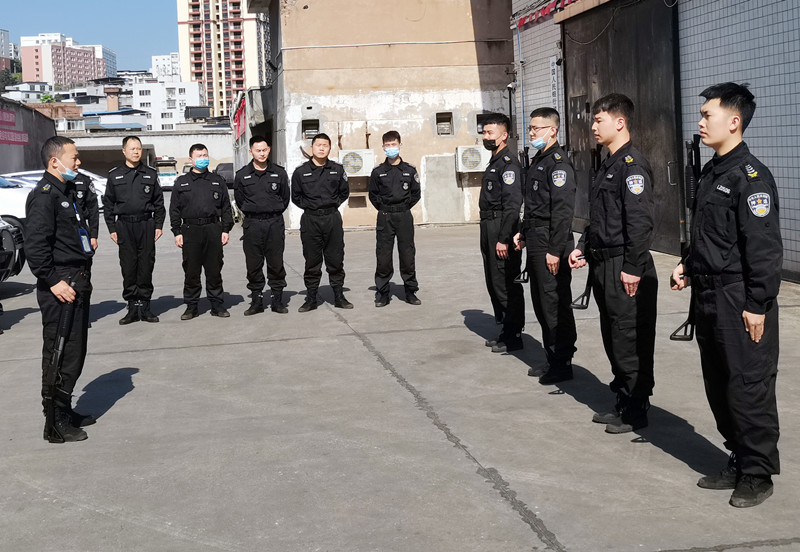 古藺分公司開(kāi)展“練兵強(qiáng)技能、守法保安全”槍支專業(yè)技能培訓(xùn)照片3.jpg